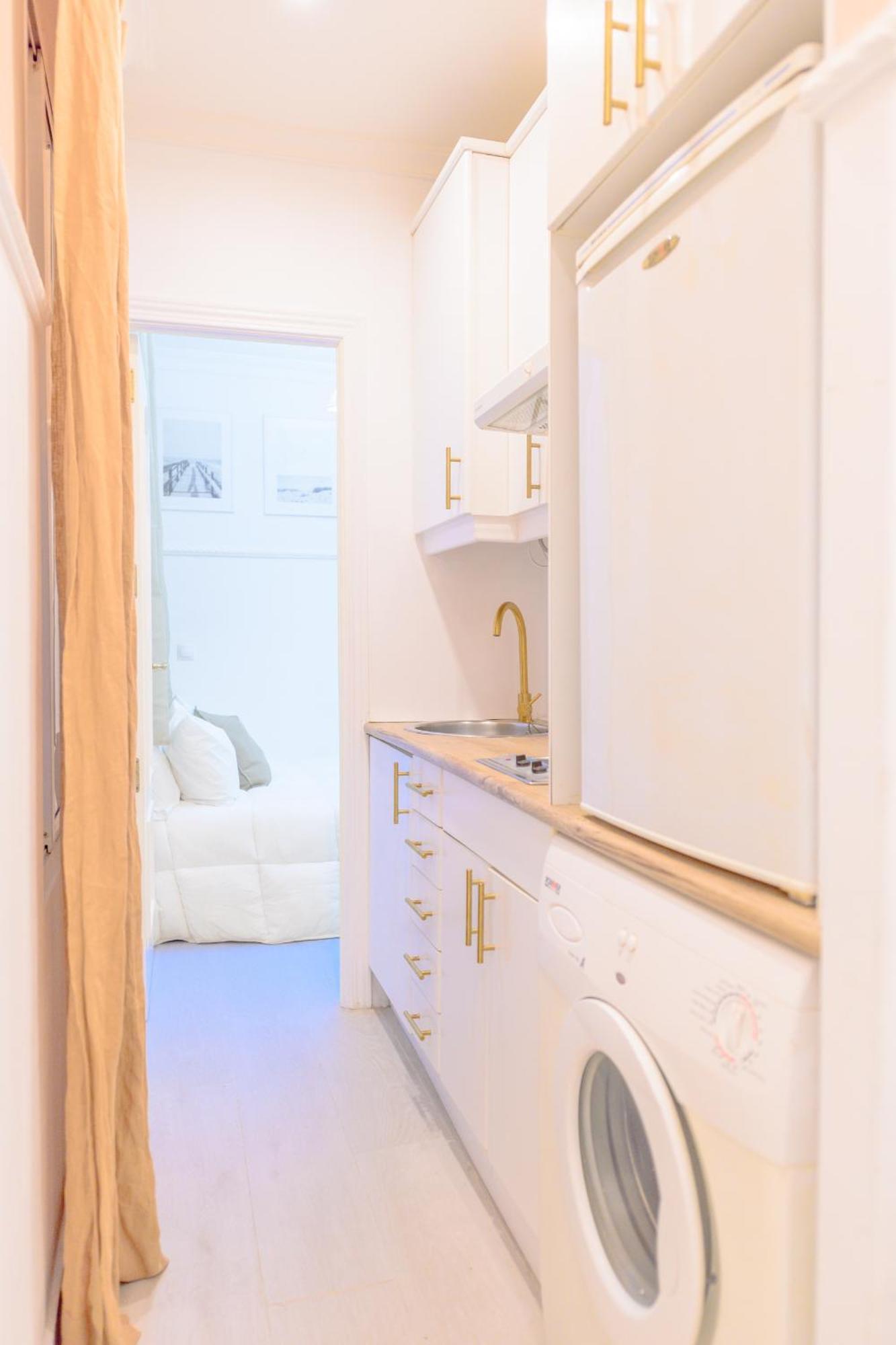 Apartamento For Encantador Estudio Temporal Con Cama Doble Y Sofa Cama, Patio Compartido Ctg86 *
