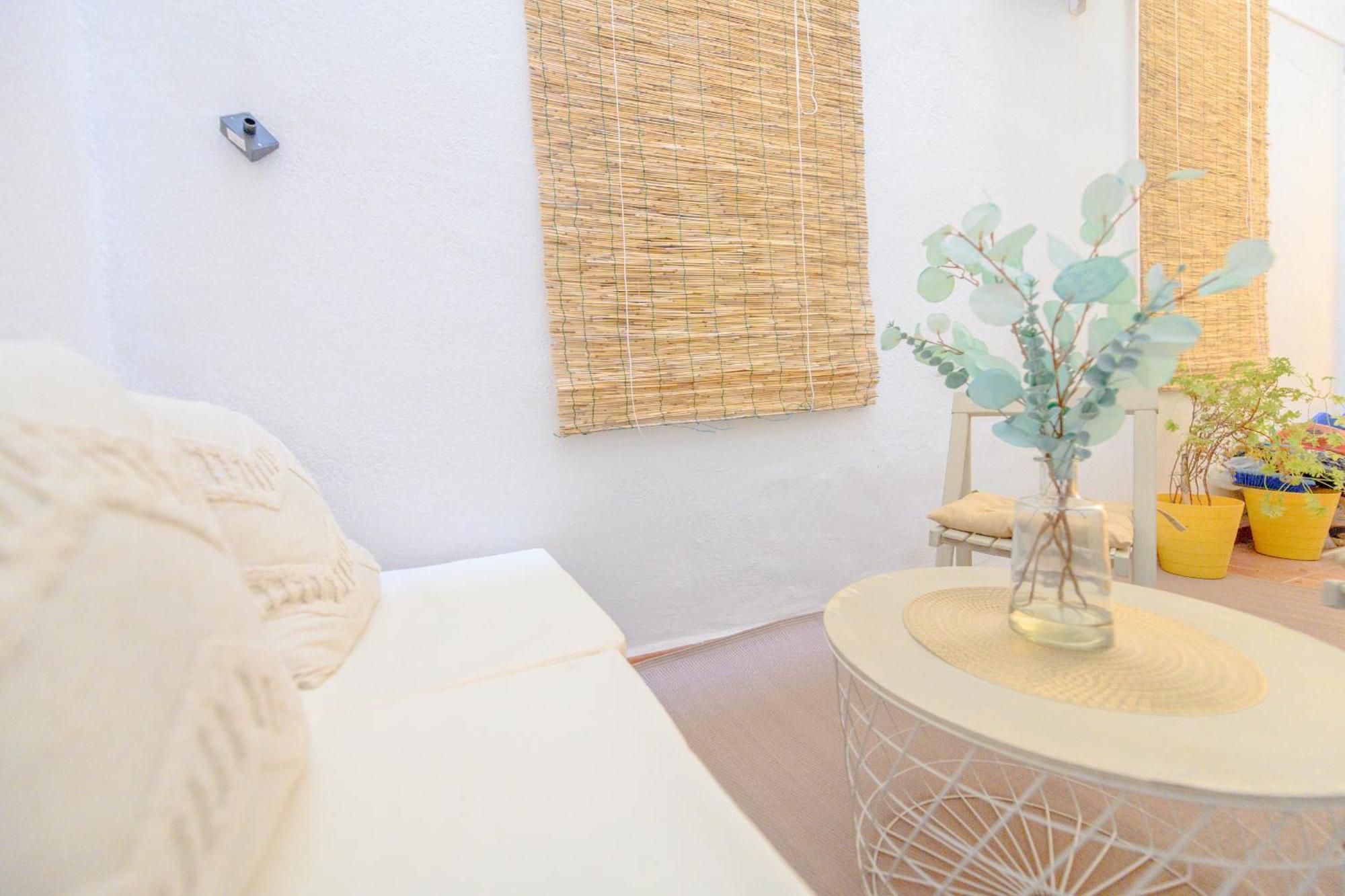 For Encantador Estudio Temporal Con Cama Doble Y Sofa Cama, Patio Compartido Ctg86 * Madrid