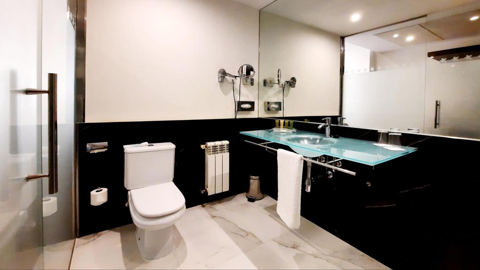 - Tablas, An Ihg Madrid