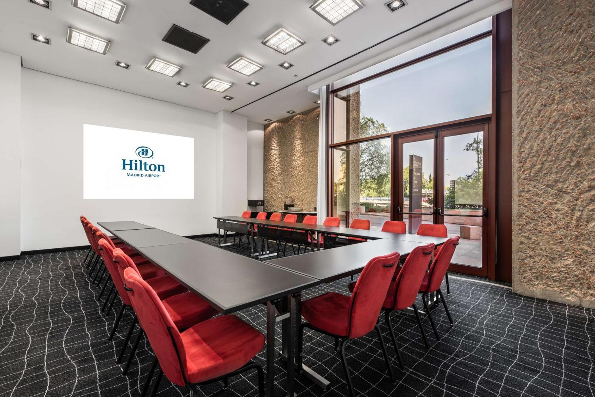 Hilton Airport Hotel 4*