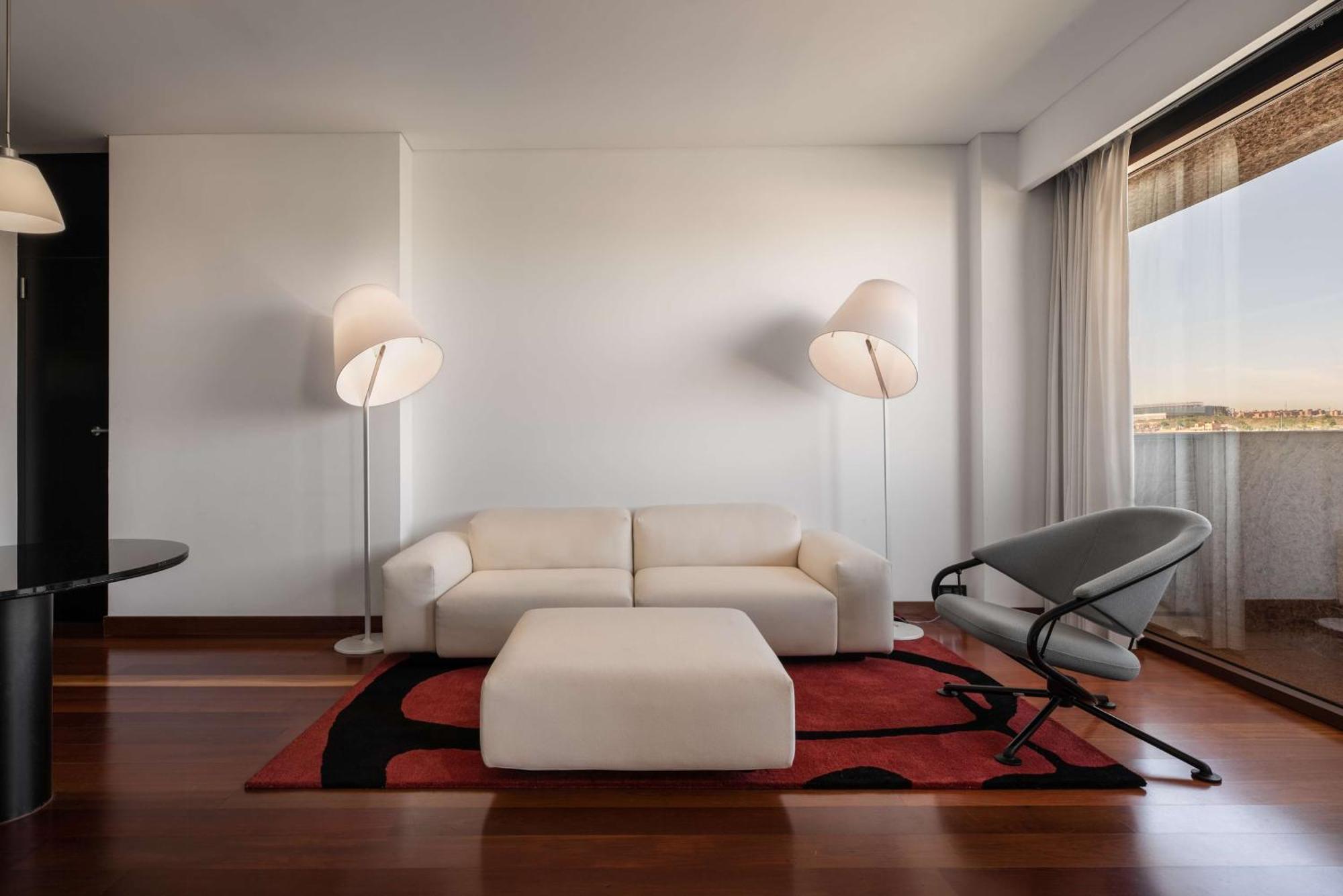 Hilton Airport Hotel 4*