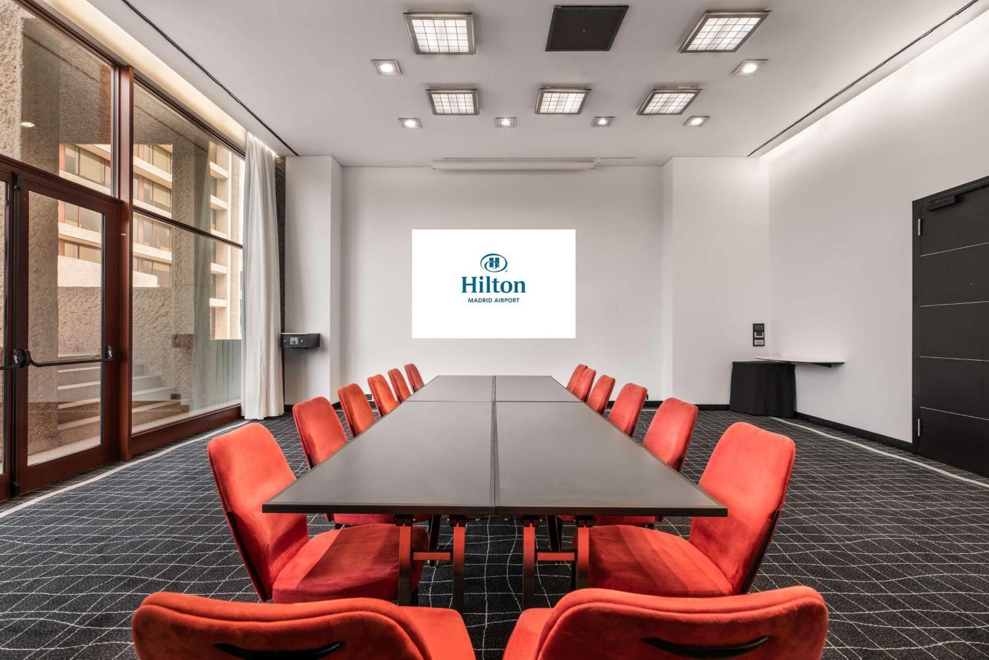 Hilton Airport 4*