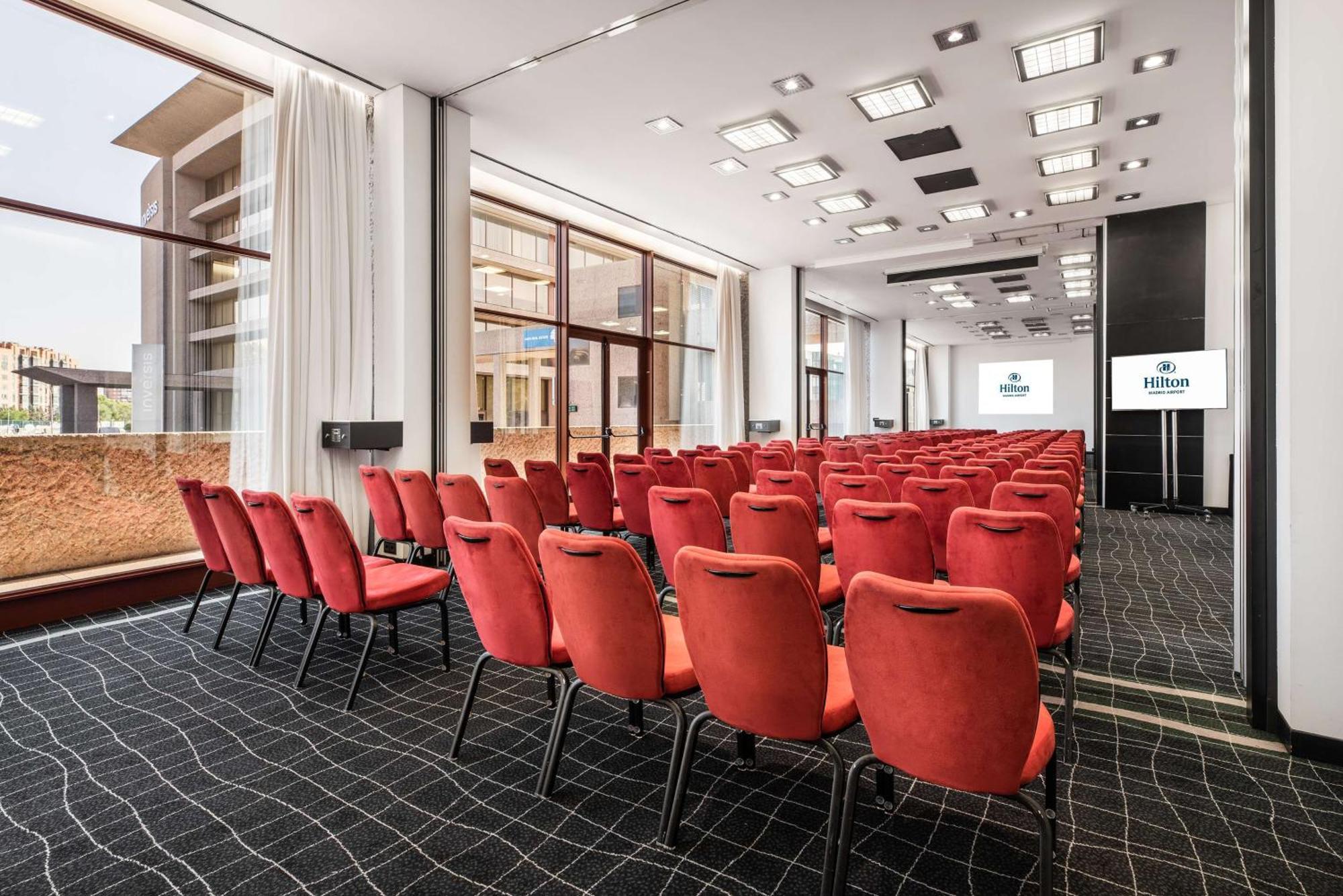 Hotel Hilton Airport 4*
