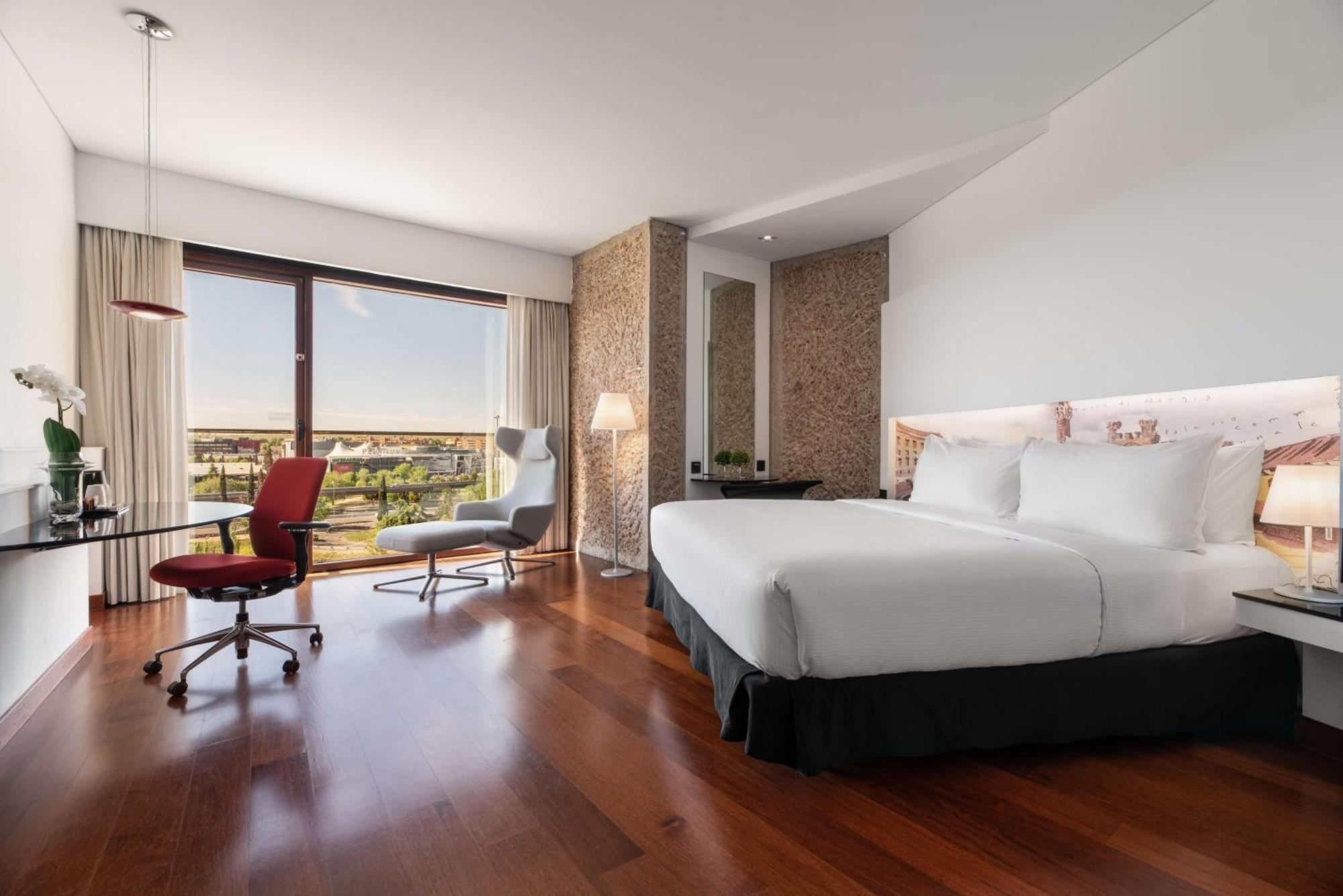 Hotel Hilton Airport 4*