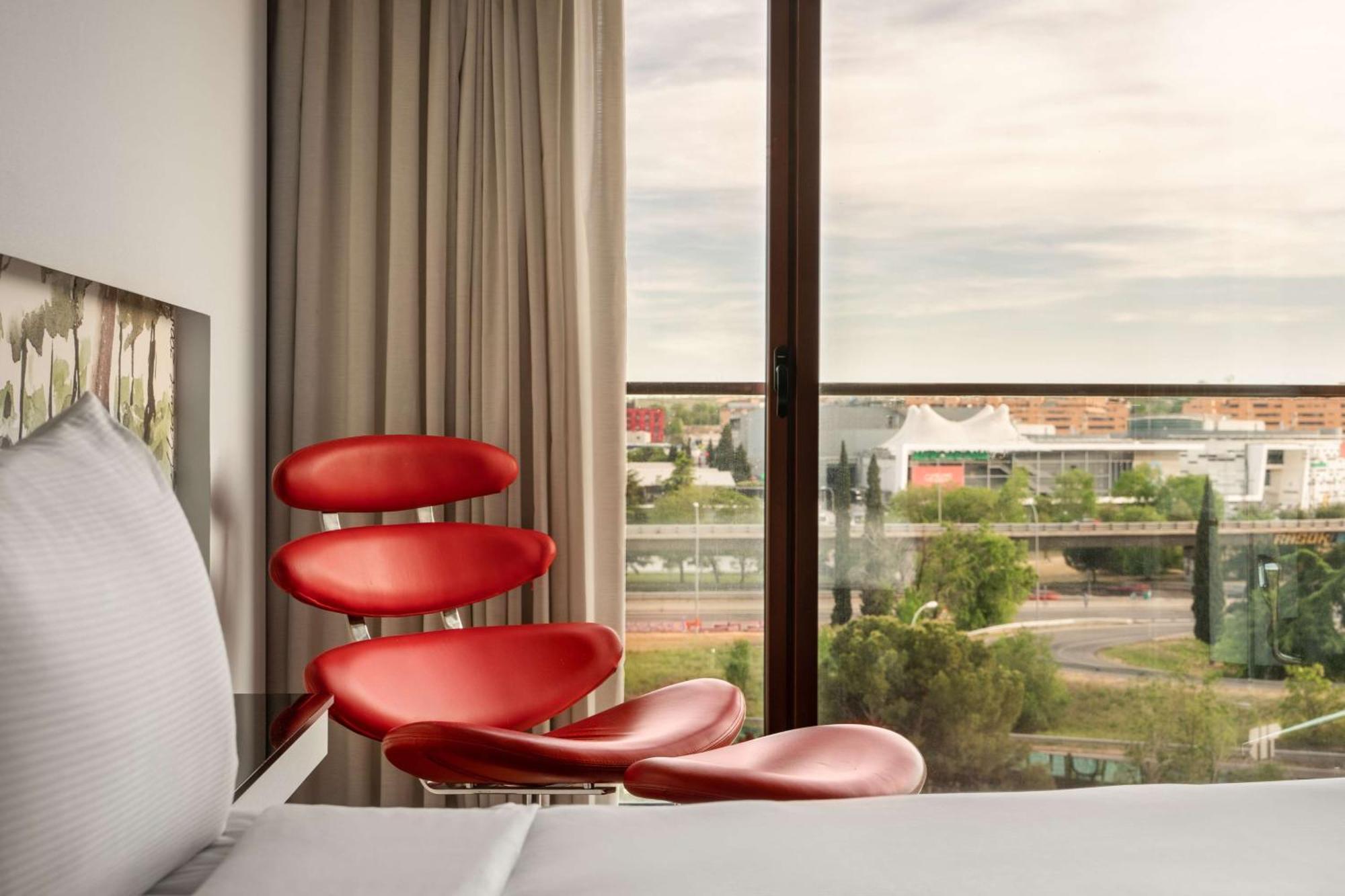 Hilton Airport 4*