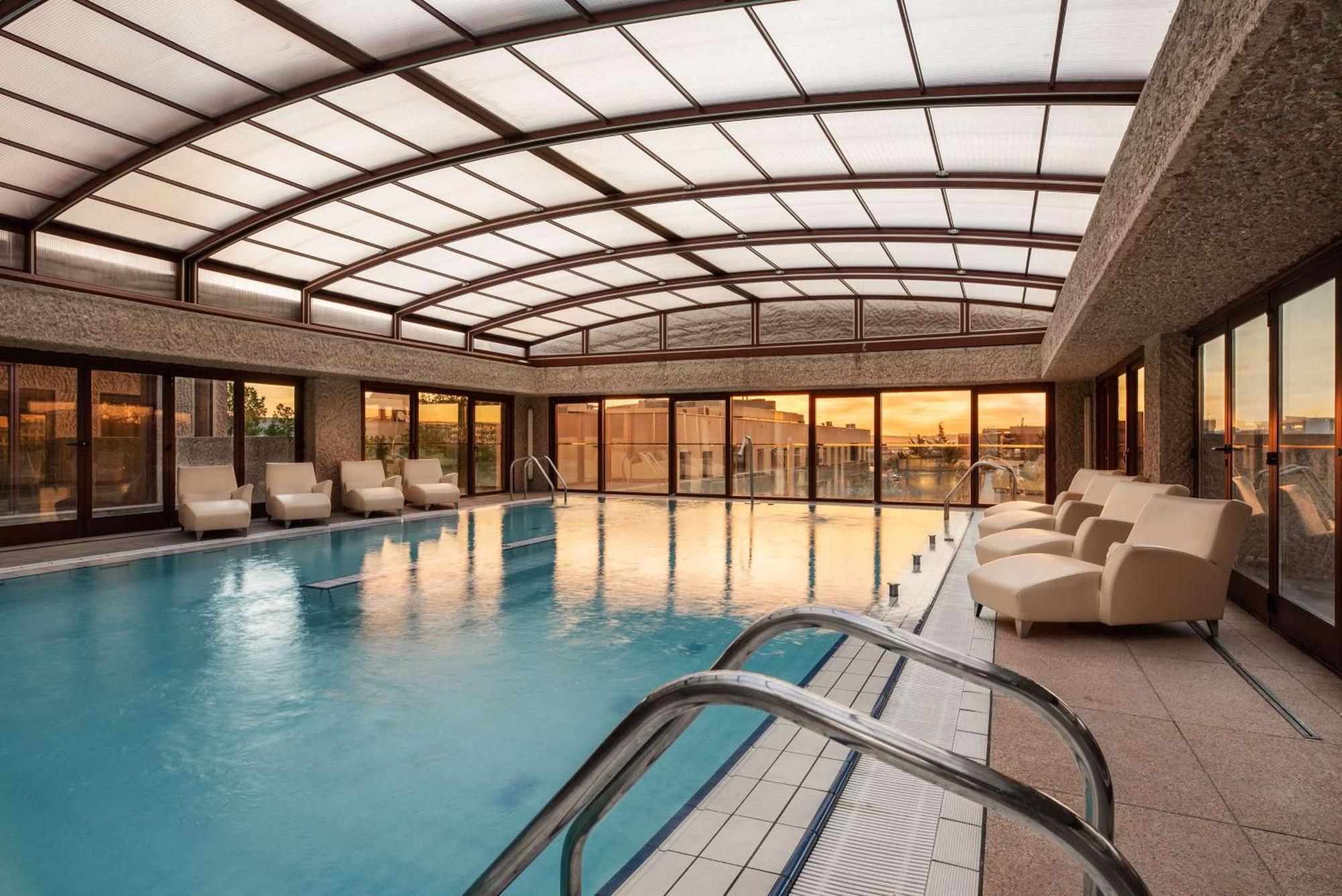 Hotel Hilton Airport 4*