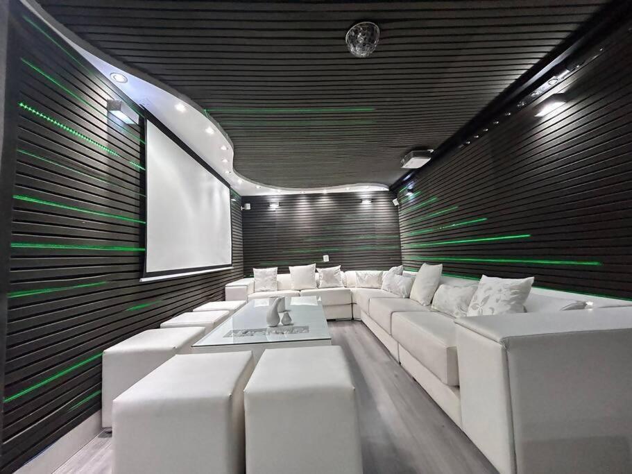 Duplex 8 Personas Con Sauna Jacuzzi Y Cine * Madrid