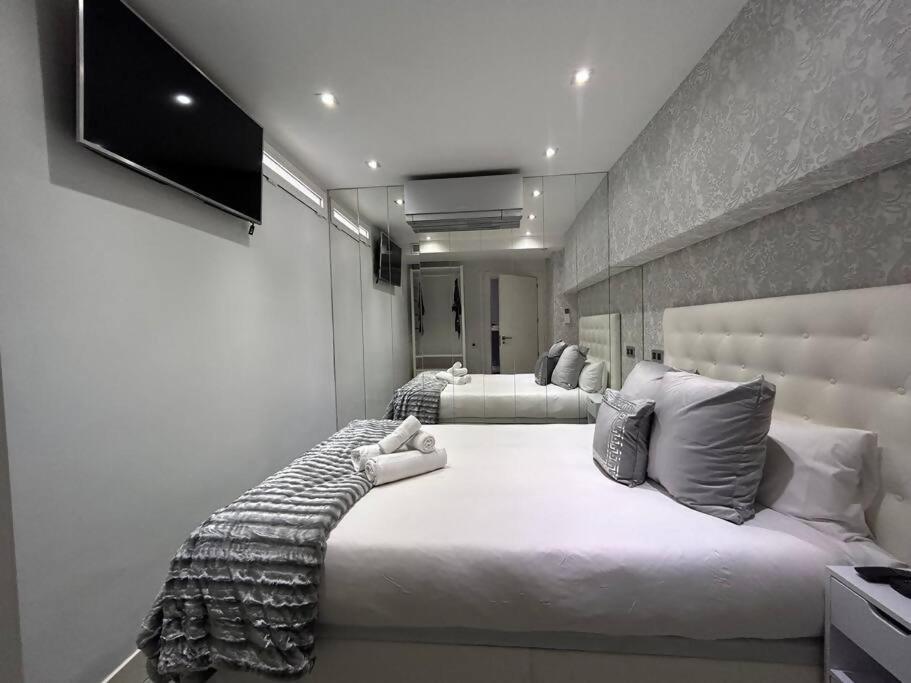 Duplex 8 Personas Con Sauna Jacuzzi Y Cine Apartamento Madrid