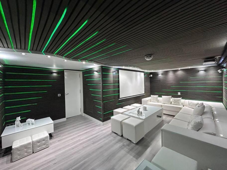 Duplex 8 Personas Con Sauna Jacuzzi Y Cine * Madrid