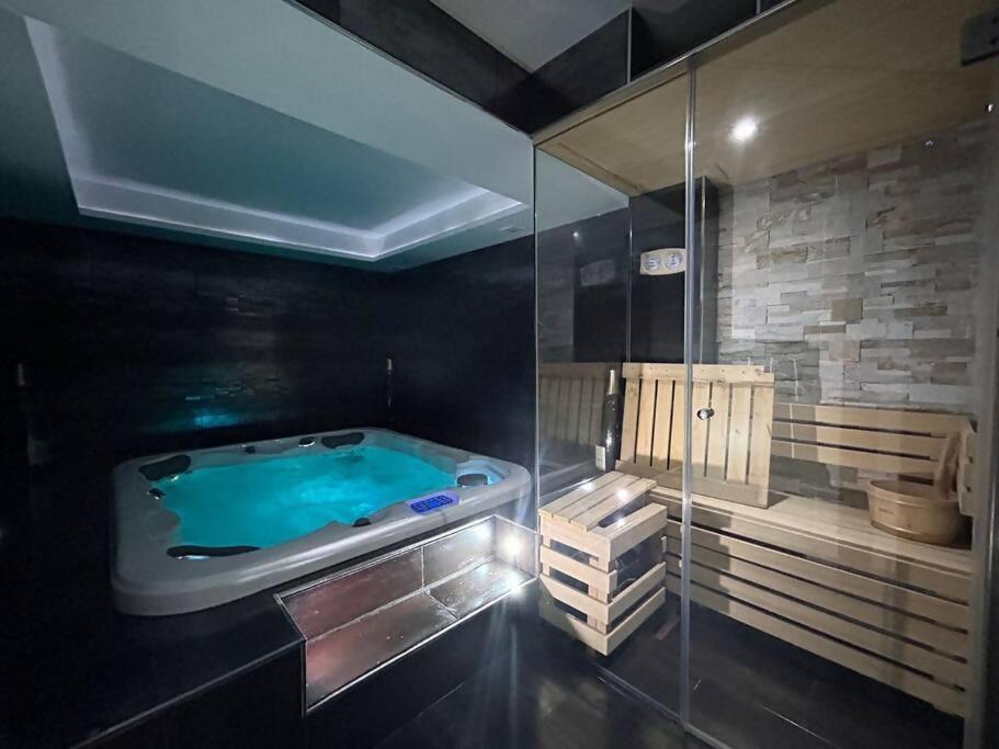 Duplex 8 Personas Con Sauna Jacuzzi Y Cine * Madrid