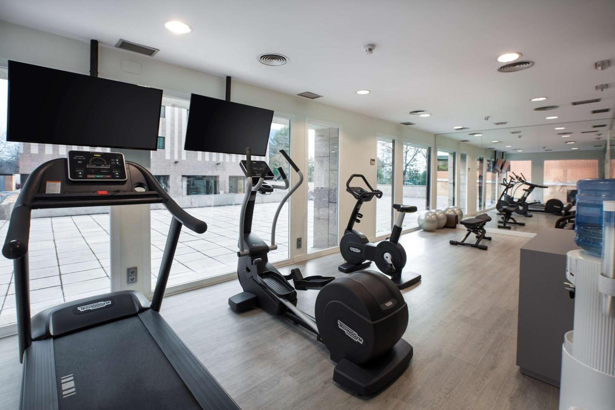 Nh Barajas Airport Hotel 3*