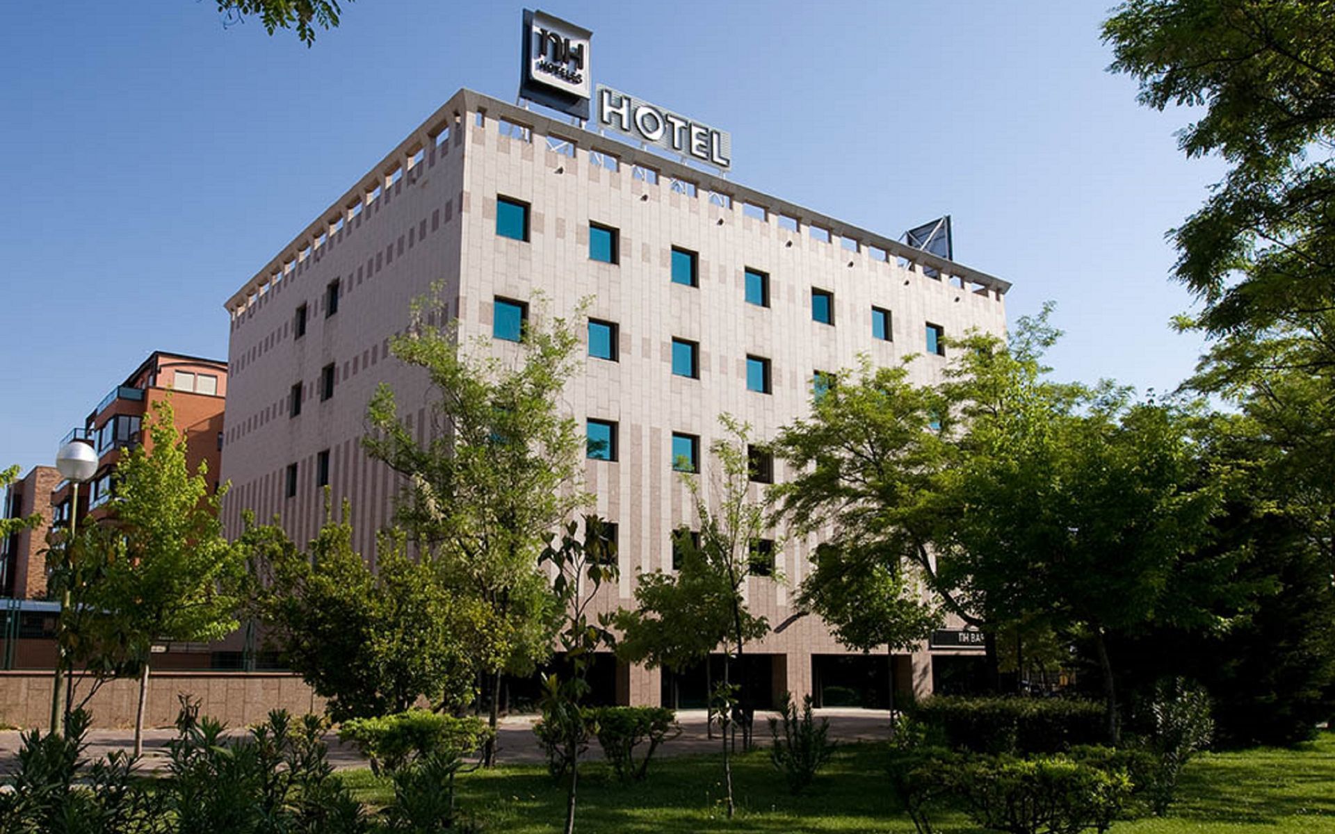 Hotel Nh Barajas Airport 3*