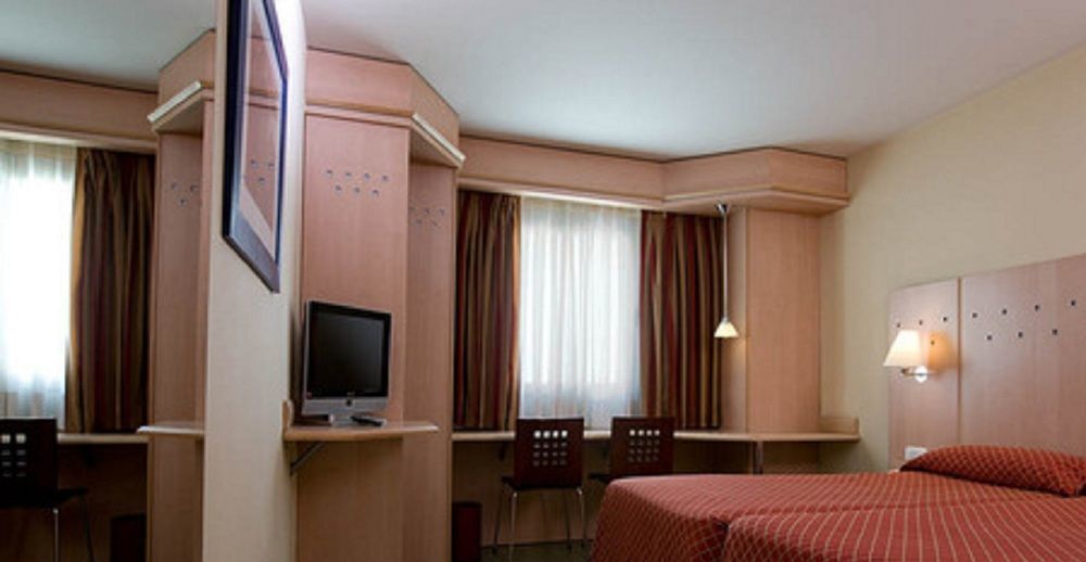Hotel Nh Barajas Airport 3*