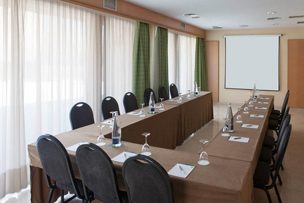 Nh Barajas Airport Hotel 3*