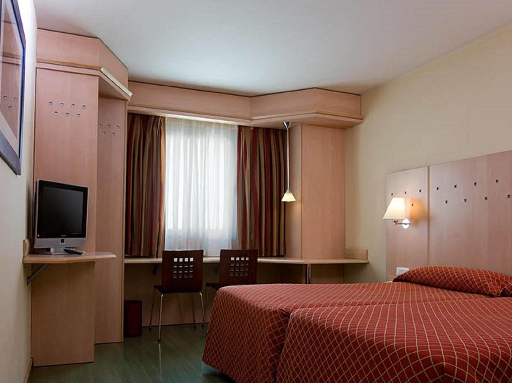 Hotel Nh Barajas Airport 3*