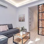 Espléndido y Radiante Apto en Malasaña By Batuecas