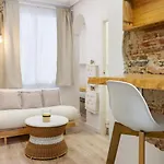 Designer 1 Bedroom Apartment in Chamberí Madrid