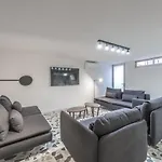 Room Urban Barajas 5