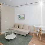 Comfy 2 Bedroom 2 Bathroom Apartment next to Gran Vía