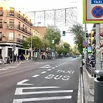 Dos dormitorios al lado del metro centrico moderno
