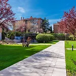 Premium Accomodation In La Rosaleda Area - Madrid