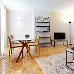 Nice Apartment Center 2 Pax Plaza Santa Ana III