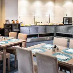 Holiday Inn Madrid - Pirámides, an IHG Hotel