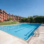 Luminoso Y Elegante Apartamento En Urbanización De Lujo En Aravaca – Madrid / Con Piscina, Gimnasio Y Parking Privado Con Portero Y Vigilancia