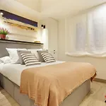 Mit House Puerta De America IV En Madrid