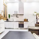 Apartamento En Lavapies De Estilo Industrial Para 5 Personas