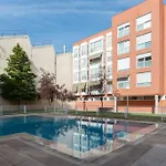 Vivienda Con Zona De Trabajo, Piscina Y Parking