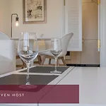 Luminoso Y Elegante Apartamento En Urbanización De Lujo En Aravaca – Madrid / Con Piscina, Gimnasio Y Parking Privado Con Portero Y Vigilancia