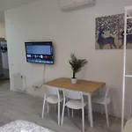 Lopez De Hoyos Apartments