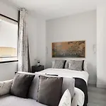 1 Bedroom 1 Bathroom Furnished - Recoletos - Modern Functional - Mintystay