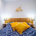Nuevo Anuncio En El Corazon Del Rastro De Madrid