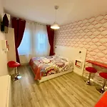 Muchomadrid Apartments