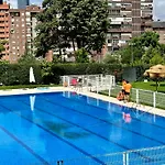 ARTURO SORIA CON PISCINA y BAR