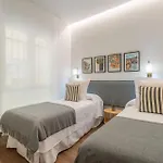 Accessible 2-Single Bed Apartment In Chamberi Adapted Bathroom, Quevedo III
