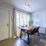 Sabadell Calle, Casa Familiar De 3 Dormitorios Con Terraza Junto Metro Fuencarral