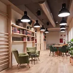 Latroupe Prado Hostel