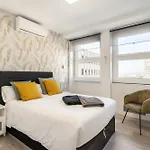 Plaza España Apartment by Rentalis