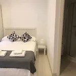 Un Genial Estudio En El Barrio Las Cortes