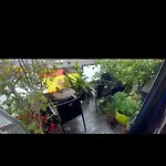 Alojamiento Entero En Ciudad Lineal, Directo Al Centro De Madrid.
