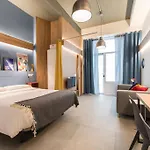 Urban Chic Apartment At Great Location In Madrid