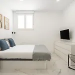 Cozy Studio In Madrid Ley4