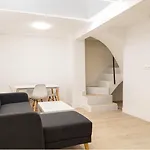 Contemporary 6Bd Apartment For 12 Las Ventas