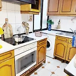Vintage Style Apt In Madrid Centro