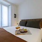 Reina Sofia Suite III