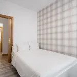 La Latina Sol. Espacioso Apartamento, 12 Pax