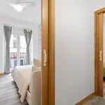 La Latina Sol. Espacioso Apartamento, 12 Pax